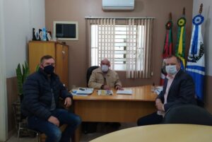 Da esquerda para a direita