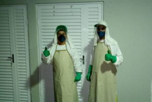 Da esquerda para a direita