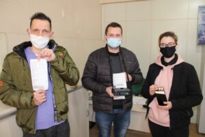 Da esquerda para a direita