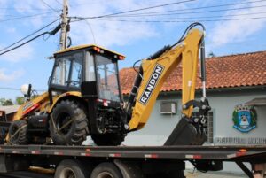 Equipamento foi entregue nesta manhã em frente à sede do Executivo Municipal.