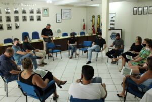 Secretário de planejamento explanando sobre o projeto