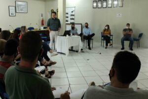 Prefeito e vereadores assistem apresentação do Plano Diretor
