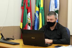 Prefeito Municipal Edgar Thiesen participa de Assembleia AMVARP